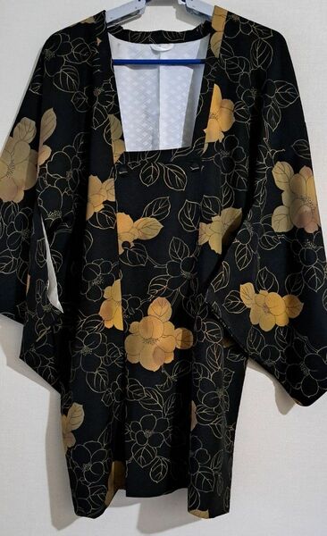道行きコート和装コート　羽織 着物　黒に花柄　三越購入品