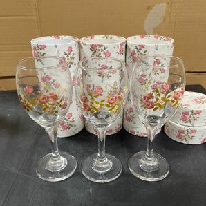 ワイングラス グラス 3個 食器 花柄 おしゃれ 薔薇 硝子 中古品 箱付きの画像1