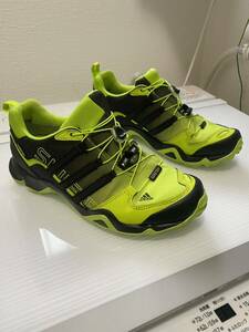 Adidas gore-texローカットスニーカー