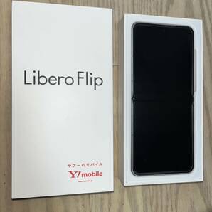 中古超美品！新品同様！折りたたみスマホ、Libero Flip。A304ZT、ゴールド！専用ケース付き。の画像3