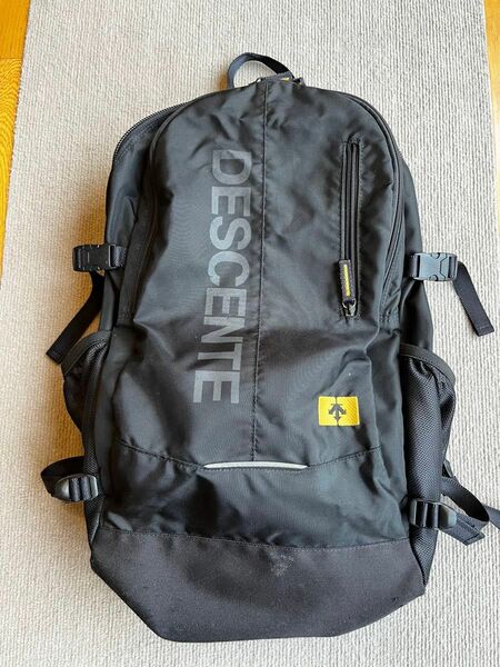 DESCENTE デサント　スクールバック　 35L 黒×ゴールド