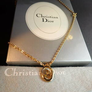 Christian Dior　クリスチャンディオール　ネックレス　ゴールドカラー　　Dior ロゴ　箱付　トップ　アクセサリー　ペンダント