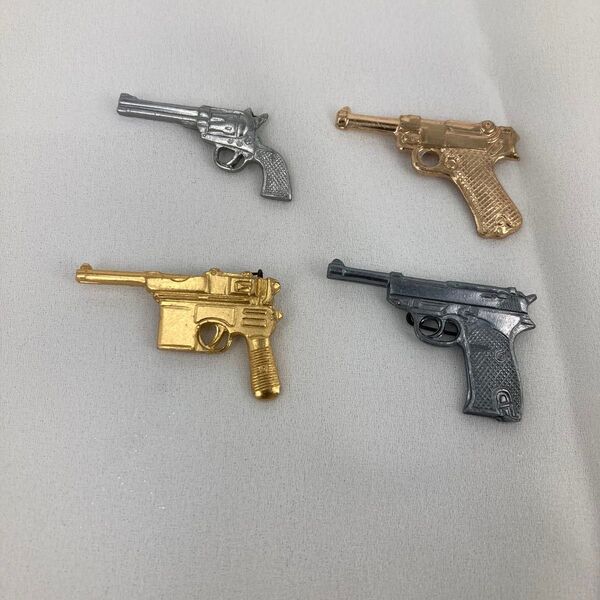 ガンバッジ 4個セット 拳銃バッジ ピストルバッジ 昭和レトロ 当時物 銃 ピストル 拳銃 駄菓子屋