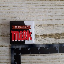 2.5cm角チロルチョコ　ミルク　104個　_画像2