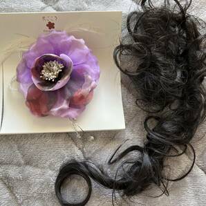髪装 花ごころ こすもす 和装 髪飾り ヘアアクセサリー ウィッグカール 付け毛 紫色 結婚式 卒業式 入学式 成人式 帝国ホテルの画像1
