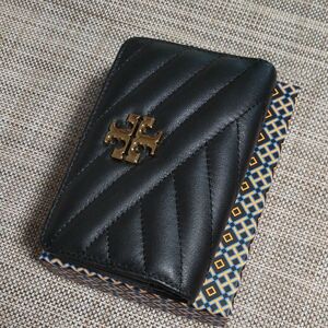 TORY BURCH 2つ折り財布 コイン入れ付き KIRA