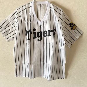 新品☆阪神タイガース創設85周年記念ウィンドハーフシャツ