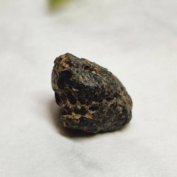 【E8757】 石質隕石 普通コンドライト 隕石 Condrite NWA869 メテオライト 天然石 パワーストーン