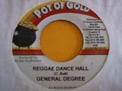 レゲエ General Degree / Reggae Dance Hall 7インチです。