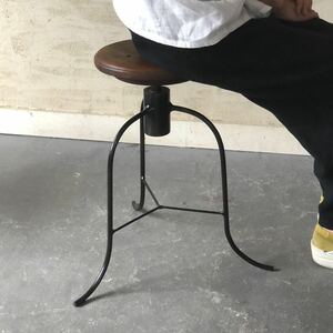 * cheeks material. circle stool rotation chair iron legs circle chair circle stool drum s loan store furniture retro Cafe store furniture stock equipped ftg