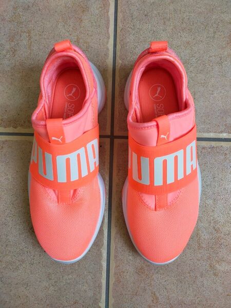 PUMA スニーカー レディース