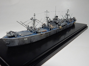 プラモデル完成品　1/700 ピットロード　アメリカ海軍貨物船ブーツ(ケース付き）