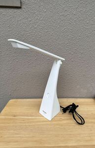 ［1円スタート］Panasonic デスクライト LED 照明器具　SQ-LD220-W ホワイト Cランク　16年製