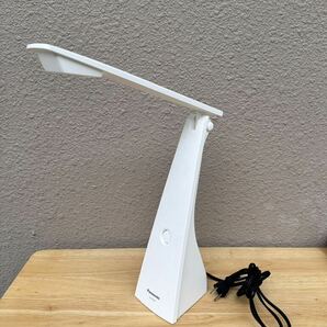 ［1円スタート］Panasonic デスクライト LED 照明器具 SQ-LD220-W ホワイト Cランク 16年製の画像1