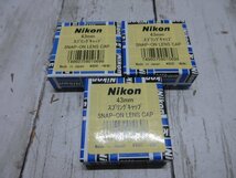 a4 1.未使用保管品　Nikon 43mm スプリングキャップ　SNAP-ON LENS CAP　３個セット 【星見】_画像1