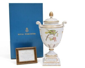 ロイヤルウースター ベース クィーンシャーロット 限定品 Royal Worcester 蓋付き 花瓶 壺 新生活応援