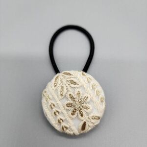 [046]インド刺繍リボンのヘアゴム（白・ピンク系）4cmくるみボタン、ハンドメイド