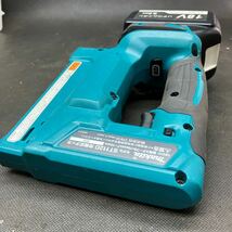 makita マキタ 18V 充電式タッカ ST112D 中古動作確認済み！本体と互換バッテリーのセット！_画像8