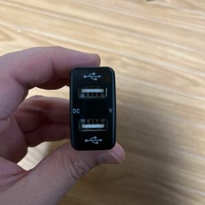 エッセ L235S USB2個 電圧表示 シガーソケット スマホ充電　 USB充電ポート トヨタダイハツスズキ