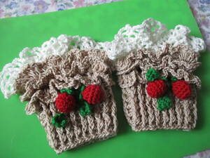 綿麻・3段ミニフリルのカフス・結べるいちご・ベージュ・ハンドメイド・かぎ針編み・手編み