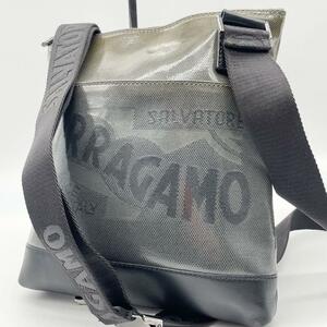 サルヴァトーレフェラガモ Salvatore Ferragamo メンズ ショルダーバッグ サコッシュ クロスボディ レザー 本革 PVC ブラック 斜めがけ