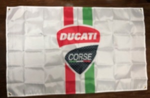 お部屋に・ガレージに　かっこいい！　トリコ・ドゥカティ Ducati　ホワイト　特大フラグ タペストリー　旗　送料サービス！