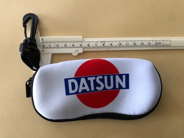 送料無料！目立つ！誰も持ってない？DATSUN　ダットサンロゴ　眼鏡・サングラスソフトケース　ｓ30　スカイライン　ローレル　サニー