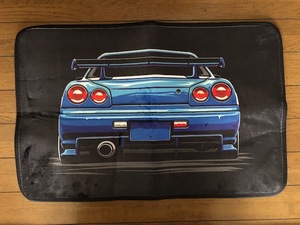 かっこいい？GT-R　R34　ミッドナイトブルーロゴ　部屋マット・デスク下マット・玄関マット送料安！R35　R34　R33　R32