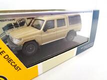 PARA64　1/64　2014 Toyota Land Cruiser LC79 Sandy Taupe　RHD　PA-65681　トヨタ ランドクルーザー　②_画像2