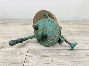 [No.6782] hand around . grinder Junk antique Vintage Showa Retro interior hand turning LUCKY GRINDING WHEELS