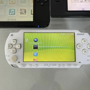 ゲーム機3台＋ソフト5点セット 3DSとDSライトとPSP 通電確認済み 画面割れ ディスク読み込み不可 ジャンクです 掘り出し物の画像4