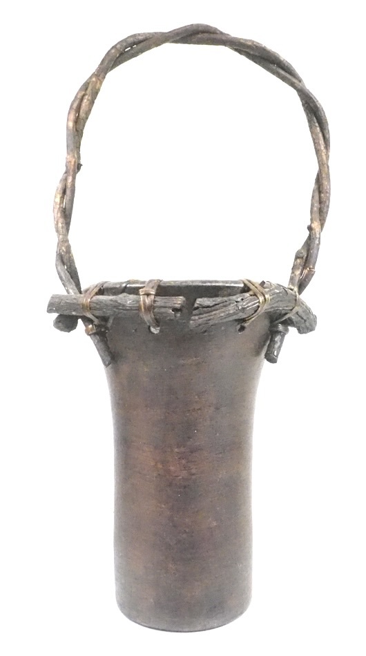 雰囲気ある表情が魅力!ビンテージ つる付き花入 蔦 手付 花器 陶器 箱無し KHO603