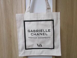  new goods unused *V&A Chanel exhibition ga yellowtail L * Chanel fashion manife -stroke tote bag ( Victoria & Alba -to) white ( London LO73