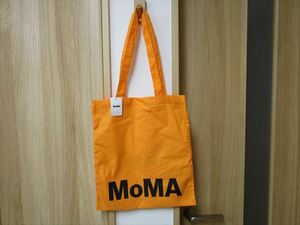 新品未使用★ＭＯＭＡ　（モマ）　 カルメン ヘレーラ メッセージ　トートバッグ（何事に・・ Don't be ・・NY近代美術館 オレンジN11　