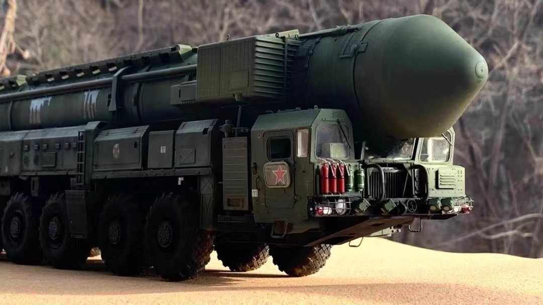 1/35 صاروخ باليستي روسي عابر للقارات من النوع Topol M، منتج نهائي تم تجميعه ورسمه, نماذج بلاستيكية, خزان, المركبات العسكرية, منتج منتهي