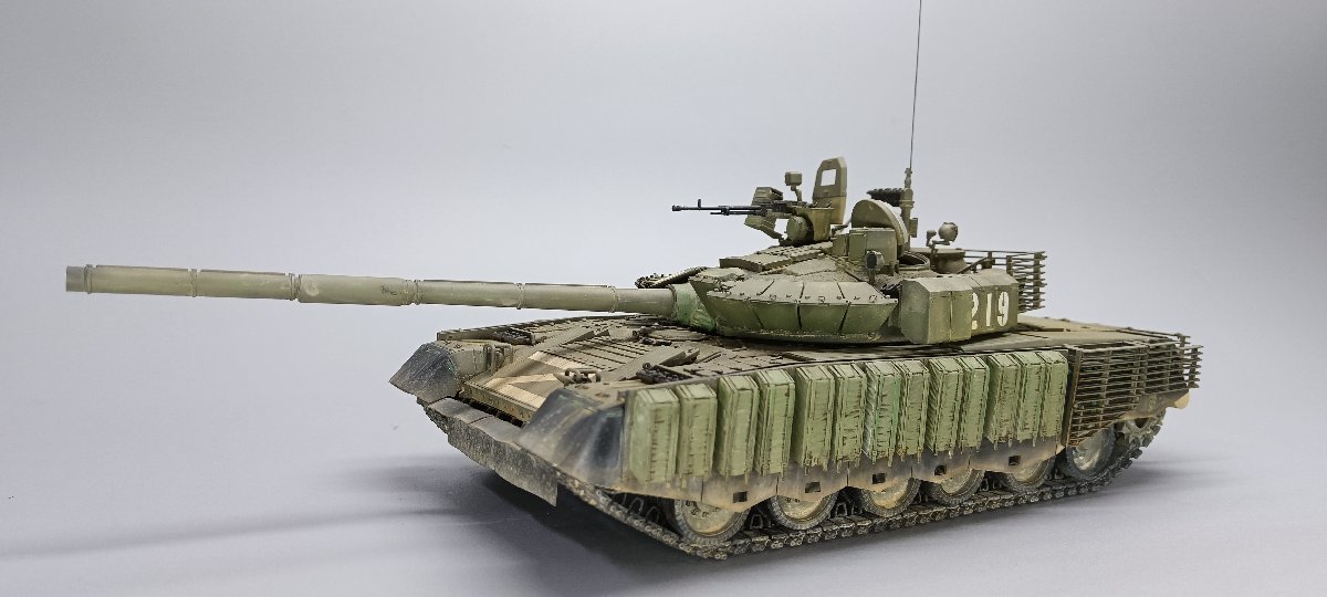 1/35 Russischer Armee-Kampfpanzer T-80BVM, montiert und lackiert, Komplettes Produkt, Plastikmodelle, Panzer, Militärfahrzeuge, Fertiges Produkt