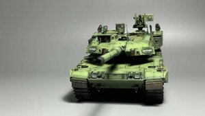 1/35 NATO レオパルト2A8 主力戦車　組立塗装済完成品