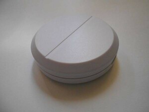 150 jpy prompt decision * round pills . cutter color is white *piru cutter * pill case * postage 120 jpy ..