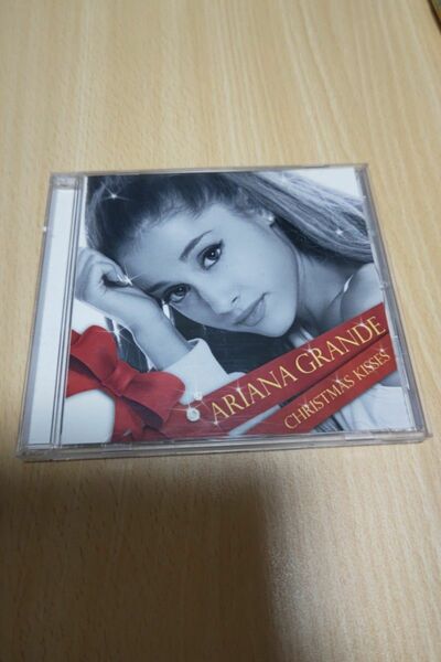 ARIANA GRANDE CHRISTMAS KISSES CD