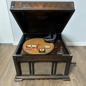 希少動作確認済!! VICTROLA ビクトローラ VV1-90 卓上型 蓄音機 オーディオ機器 手巻き式 VICTOR ビクター 針付き 鋼鉄針 黒ネコ