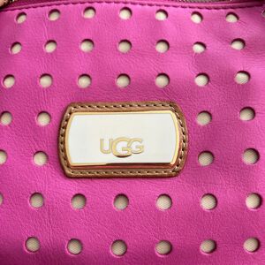 UGG アグ　レザー　斜め掛けショルダーバッグ