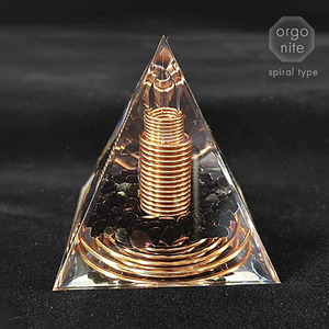 オルゴナイト 銅線 スパイラル 螺旋 ストーン チャクラ 幸運 パワー 石 有機物 無機物 ピラミッド 三角 三角形 樹脂 パワ－ストーン