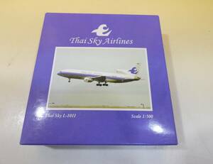 【中古】航空機　1/500　Thai SKY Airlines　L-1011　HS-AXE　タイ　展示用台座付　【模型】J4 S750