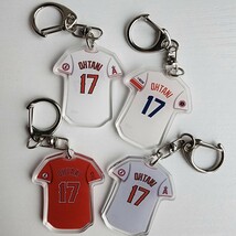 4点セット　新品　MLB　大谷翔平　ロサンゼルス・エンゼルス　野球　ユニフォームキーホルダー　メジャーリーグ　アクリル　4cm_画像1