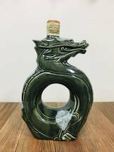 龍の形をした陶器のワインボトル SUNTORY OLD WHISKY 《未開栓/古酒》700ml-43%_画像1