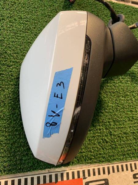 アウディ A3 ドアミラー 右 8V 白