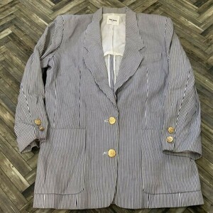 yaM1632 stripe pattern size 9 shoulder pad entering Max Mara tailored jacket 