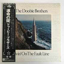 LP/ THE DOOBIE BROTHERS / LIVIN' ON THE FAULT LINE / ドゥービー・ブラザーズ / 国内盤 帯・ライナー WARNER P-10326W 40305_画像1