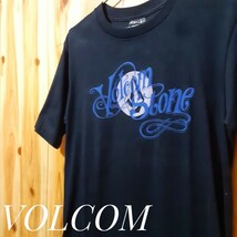 最値!未使用・デッドストック品!希少旧ロゴ!名作廃盤デザイン!ボルコム【VOLCOM】両面 プリント Tシャツ!完売!ブラック!黒青白 Sサイズ_画像1