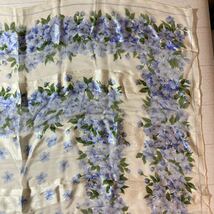 未使用　イヴサンローラン　大判スカーフ　シルク　シースルー　花柄　ブルー系　約98×96cm_画像5